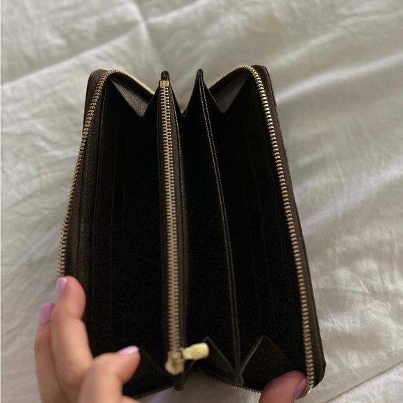 Authentic Louis Vuitton long wallet - Picture 4 of 7